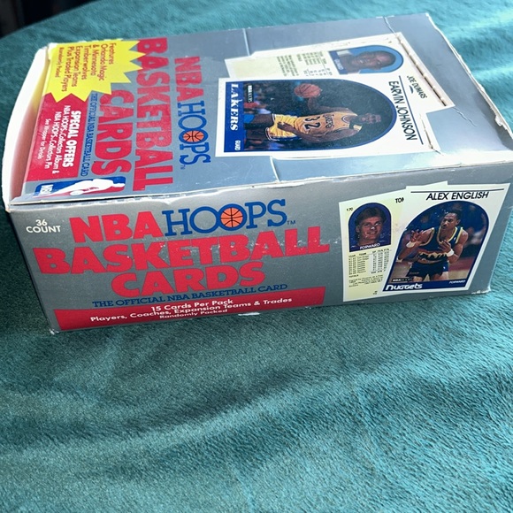 1989-90 Hoops Basketball Series 2 Wax Box Magic Johnson On Box - 36 Packs - Picture 2 of 3